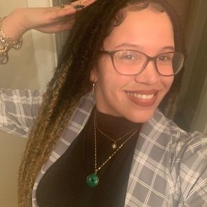 Meet your Posher, Kayla